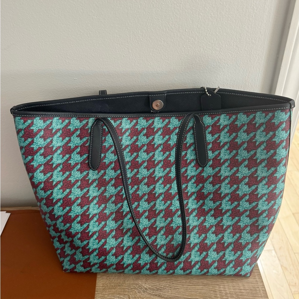 Coach purse - Picture 2 of 4